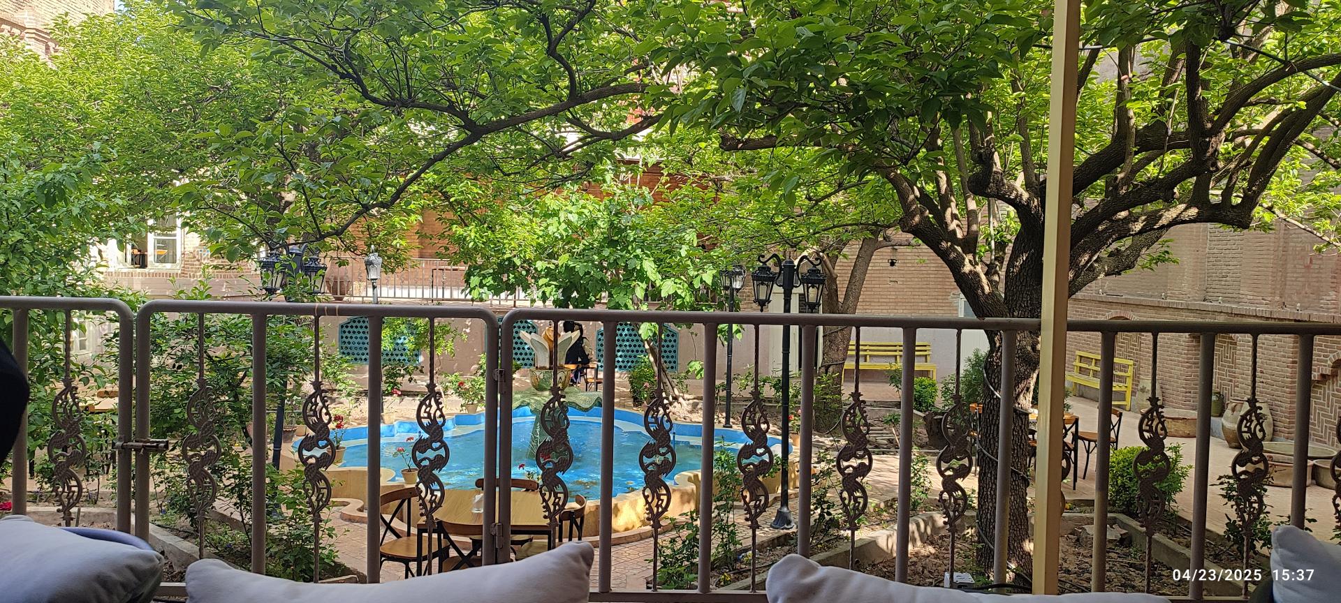 عکس عمارت شیرخورشیدی 