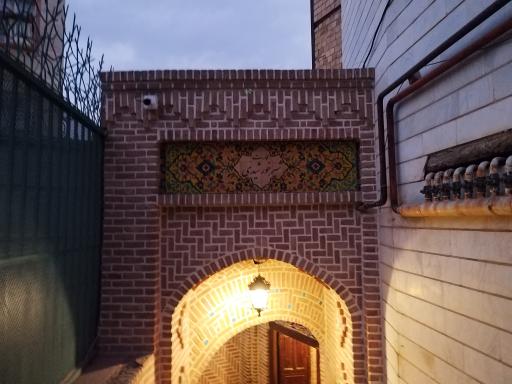 عکس عمارت شیرخورشیدی 