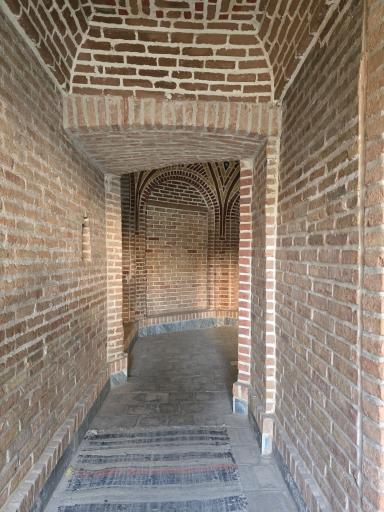 عکس عمارت شیرخورشیدی 