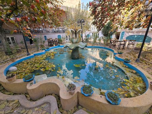 عکس عمارت شیرخورشیدی 