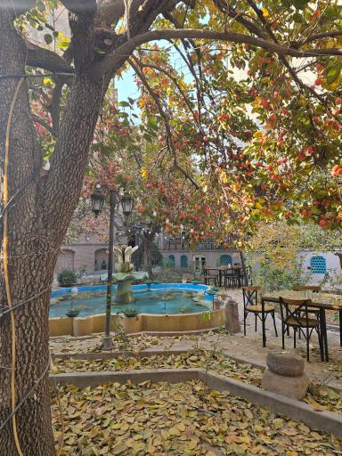 عکس عمارت شیرخورشیدی 