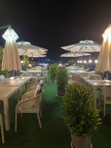 عکس رستوران کادوس اسب هونی