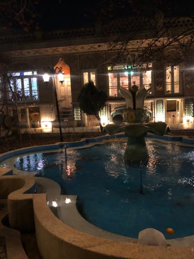 عکس عمارت شیرخورشیدی 