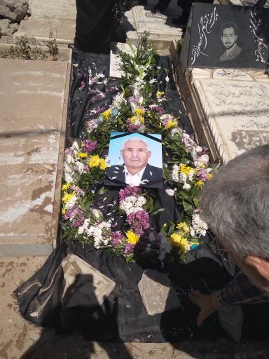 عکس مزارمرحوم حاج عباس ایزدی