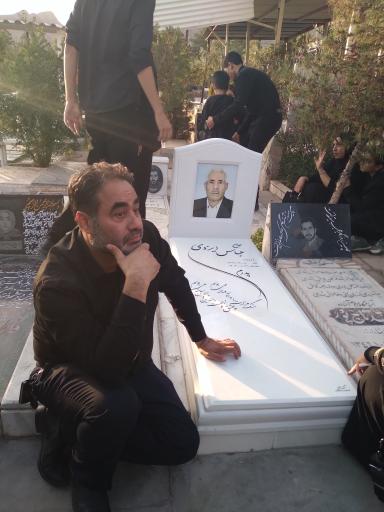 عکس مزارمرحوم حاج عباس ایزدی