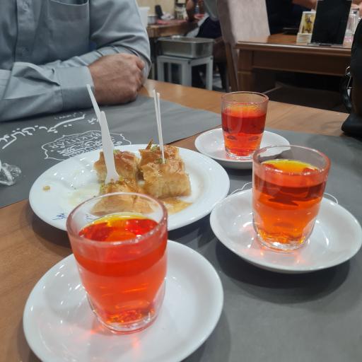 رستوران باختر