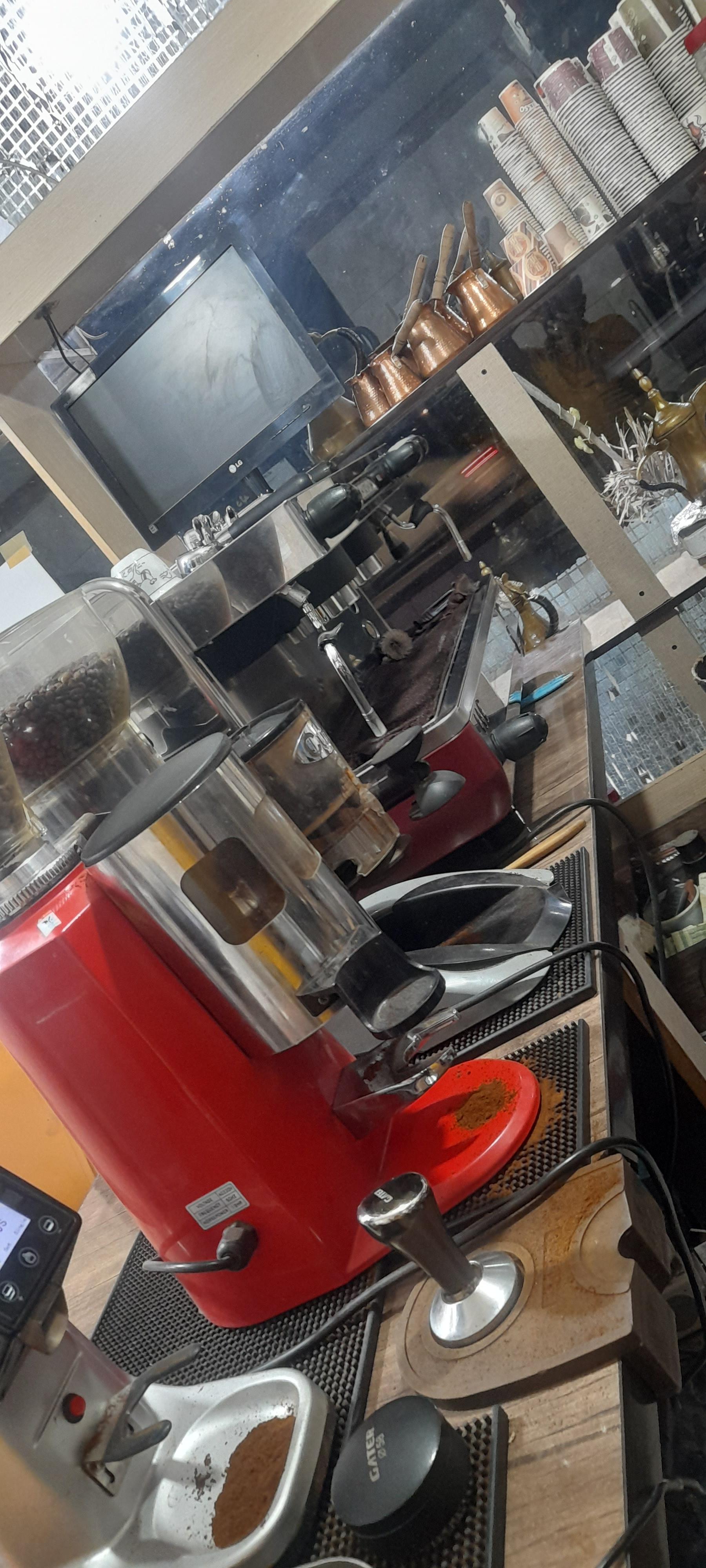 عکس کافه قهوه تلخ اکبر