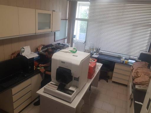 عکس آزمایشگاه تشخیص طبی نیایش