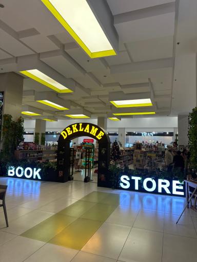 عکس کافه کتاب دکلمه