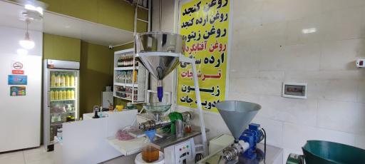 عکس روغن گیری مواد غذایی خانه زیتون