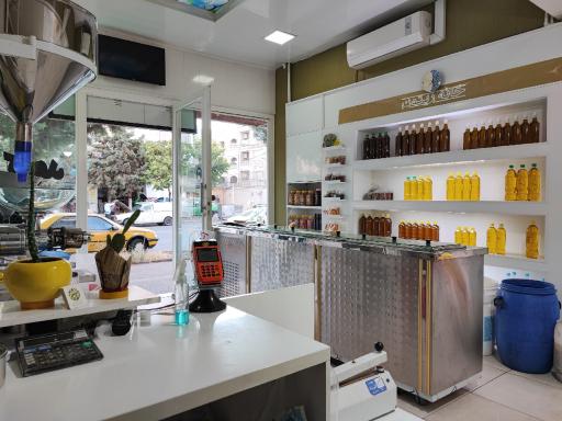 عکس روغن گیری مواد غذایی خانه زیتون