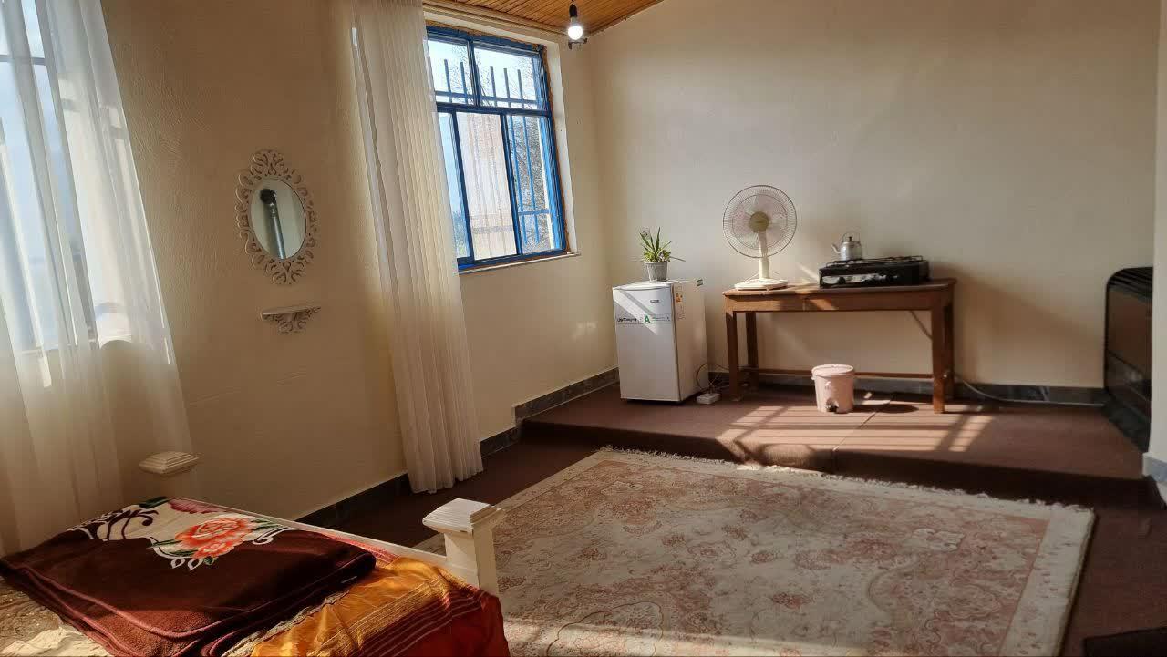 عکس اقامتگاه بومگردی تک درخت