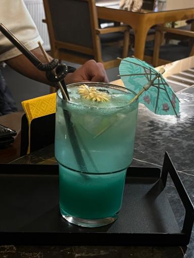 عکس کافه اَبرا