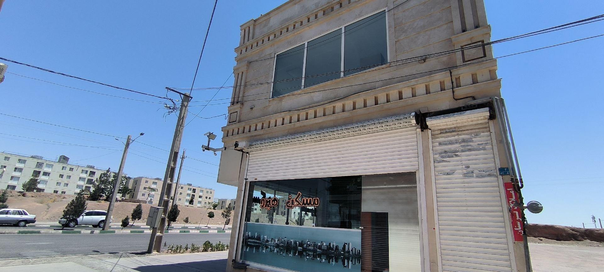 عکس مشاورین مسکن هیرو
