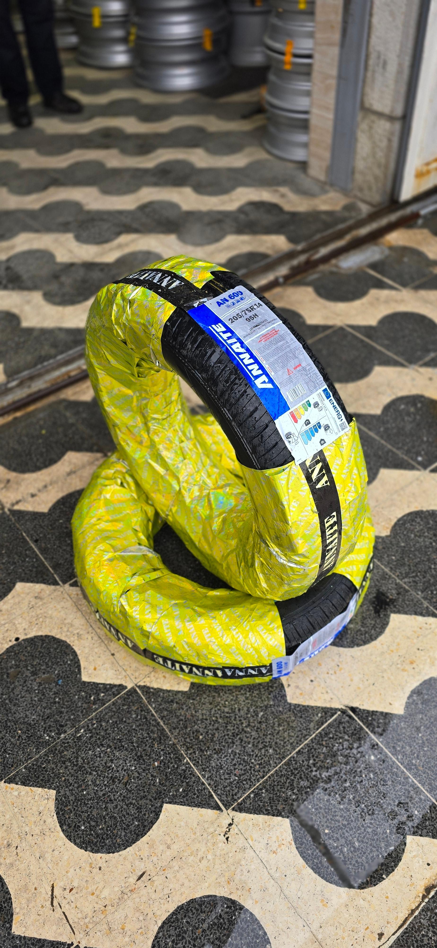 عکس رینگ‌ و‌ لاستیک‌ نعمت‌ الهی‌ شعبه‌ شیراز