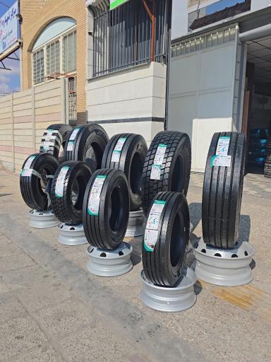 عکس رینگ‌ و‌ لاستیک‌ نعمت‌ الهی‌ شعبه‌ شیراز