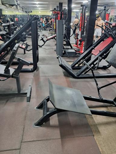 عکس باشگاه پرورش اندام پیل پیکر