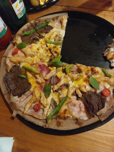 عکس پیتزا لومانا