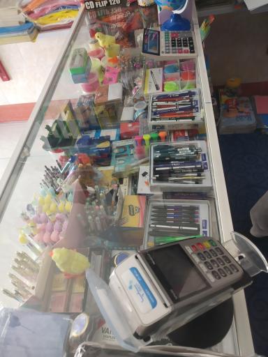 عکس خرازی و نوشت افزار اسرا