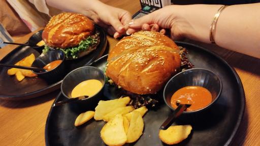 عکس کافه رستوران نیوان