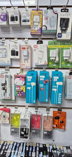 کلوپ و لوازم جانبی موبایل و کامپیوتر لاله زار