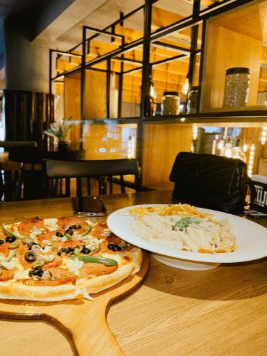 عکس کافه رستوران نیوان