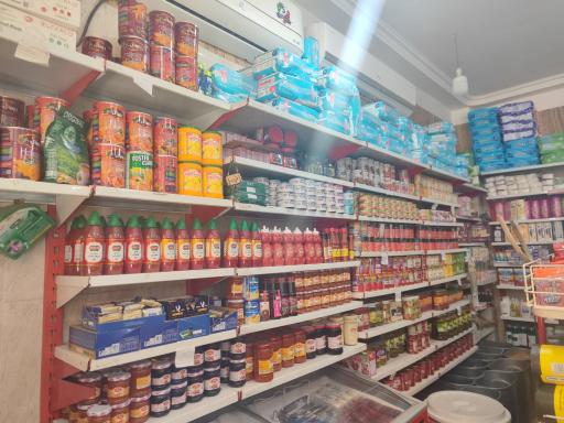 عکس فروشگاه مواد غذایی پایتخت