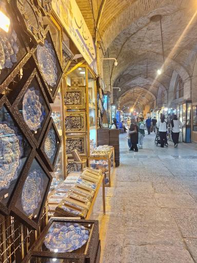 عکس بازار میدان نقش جهان