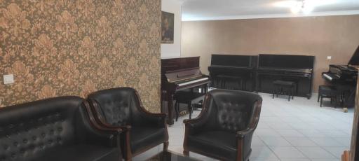 عکس گالری پیانو حنانه