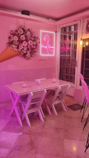 عکس کافی‌شاپ پینکی روم