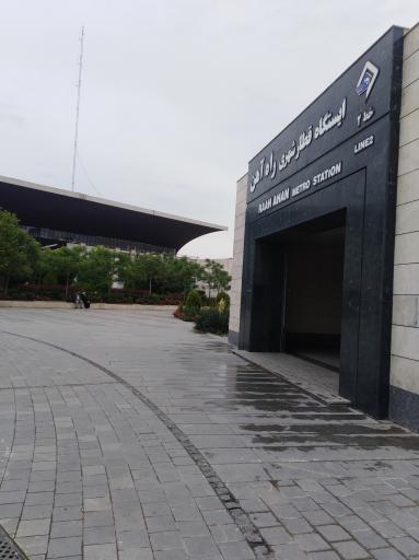 عکس ورودی مترو ایستگاه راه آهن مشهد