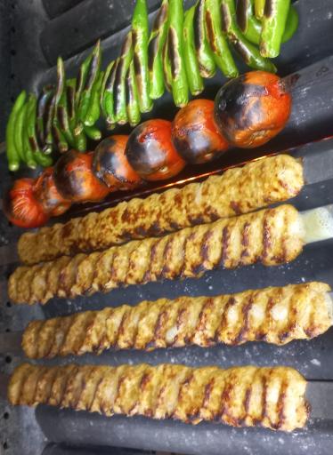 عکس غذای بیرون بر اخوان میرزایی