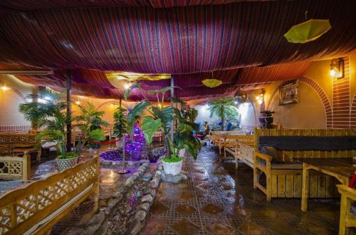 عکس رستوران لبخند 