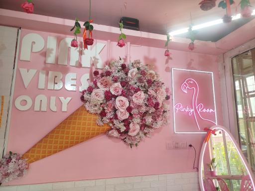 عکس کافی‌شاپ پینکی روم