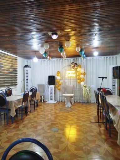 عکس باغ رستوران ضیافت