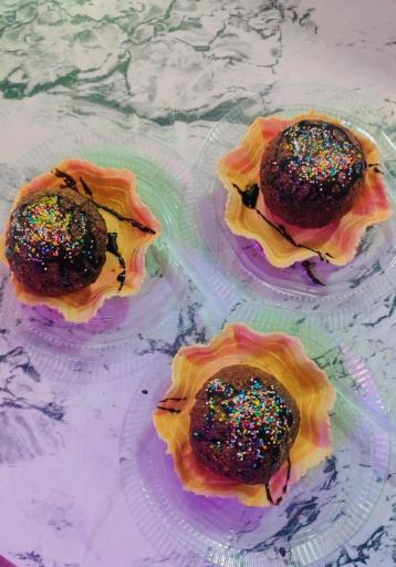 عکس بستنی سرخ شده بی بی جان