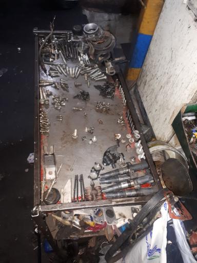 عکس تعمیرگاه تخصصی توسن