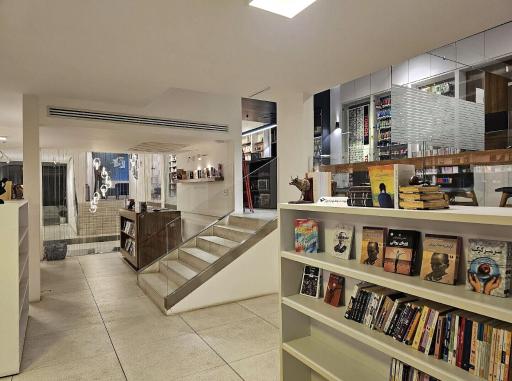 عکس کتابفروشی هفت داستان