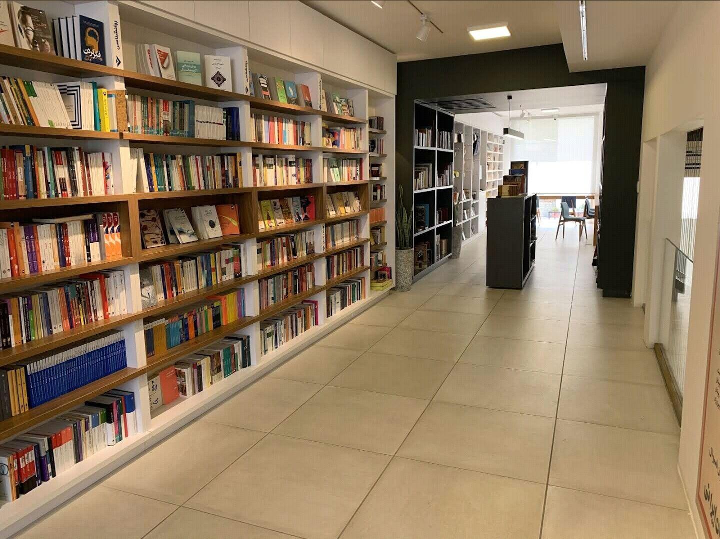 عکس کتابفروشی هفت داستان