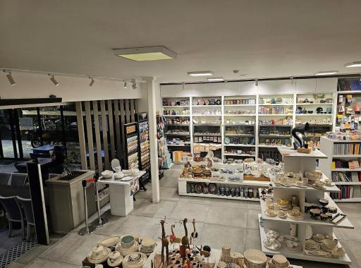 عکس کتابفروشی هفت داستان