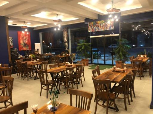 عکس رستوران درباری و فست فود کورتییر