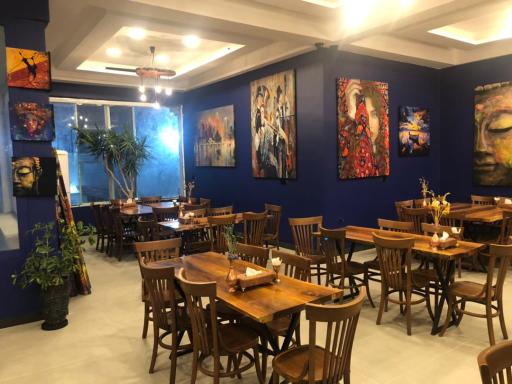 عکس رستوران درباری و فست فود کورتییر