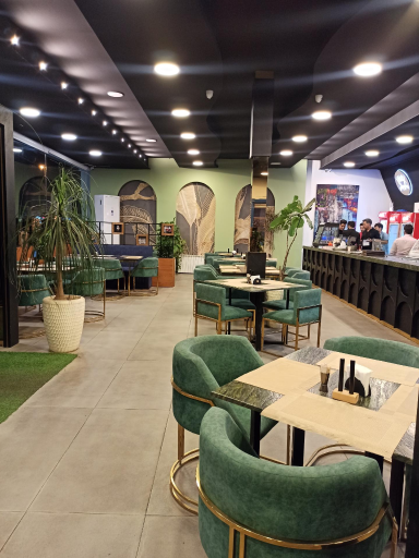 عکس رستوران درباری و فست فود کورتییر