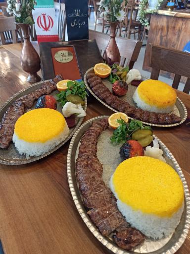 عکس رستوران درباری و فست فود کورتییر