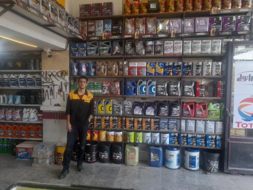 عکس اتوسرویس ولاستیک فروشی نظری