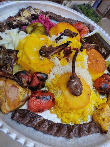 عکس باغچه دایی احمد
