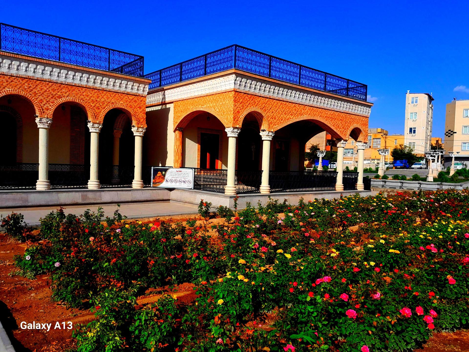 عکس عمارت کلاه فرنگی