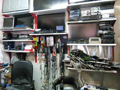 عکس تعمیرات لوازم صوتی و تصویری عصر الکترونیک