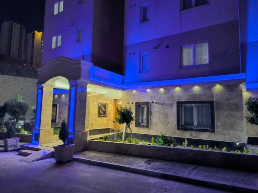 عکس برج‌ نیلوفرآبی