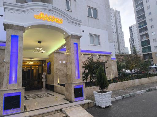 عکس برج‌ نیلوفرآبی